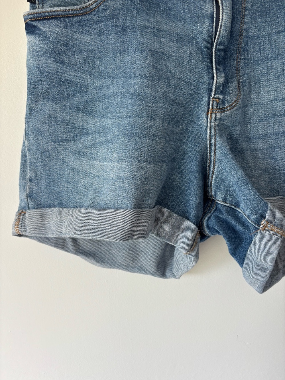 Judy Blue Medium Wash Denim Jean Shorts Cuffed Hems Plus Size - Picture 4 of 9